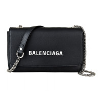 BALENCIAGA牛皮鏈帶扣式斜背包(黑)