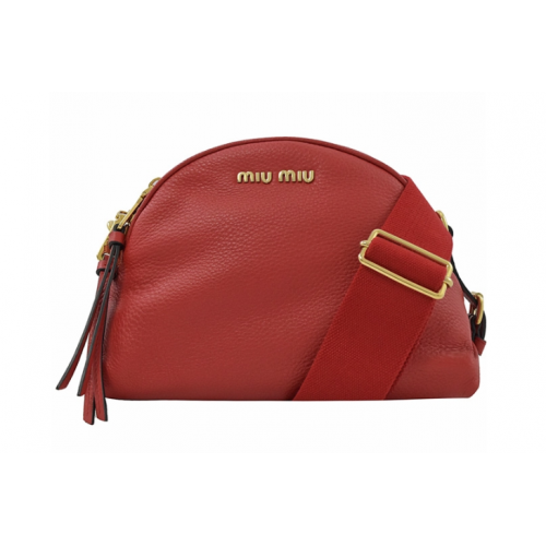 MIU MIU 金屬LOGO牛皮拉鍊斜背貝殼包(紅)